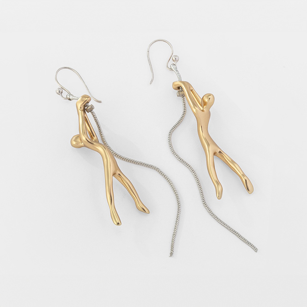 SAPIENS CHAIN DANGLER Earrings – Sculptural Brass Earrings (Polished Brass)
